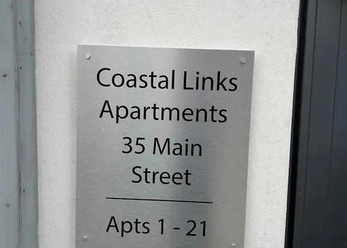 Sleeps 6 Centre Of Portrush, Main Street, Coastal Links Apartment 12