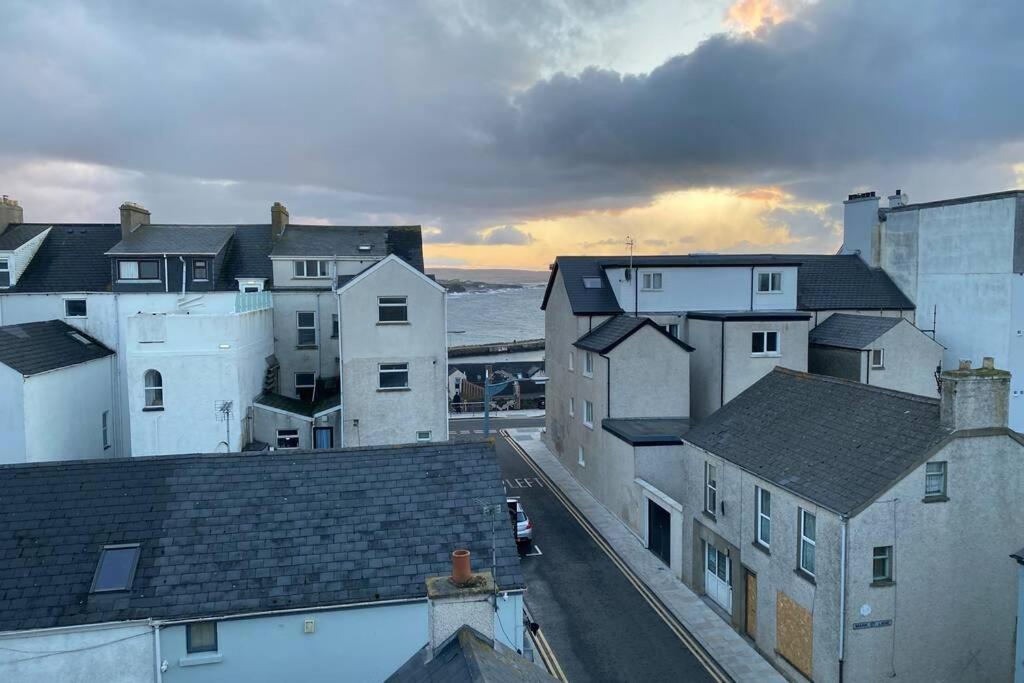 Sleeps 6 Centre Of Portrush, Main Street, Coastal Links 12 Apartment