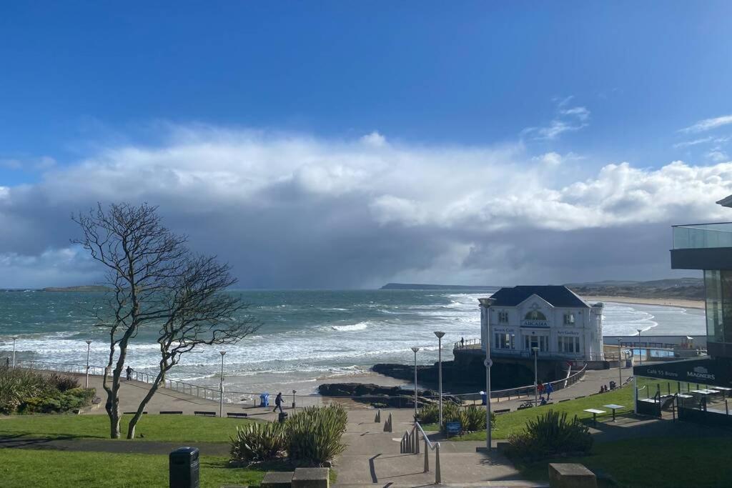 Sleeps 6 Centre Of Portrush, Main Street, Coastal Links 12 Apartment *