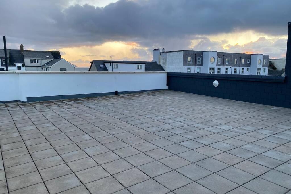 Sleeps 6 Centre Of Portrush, Main Street, Coastal Links 12 *