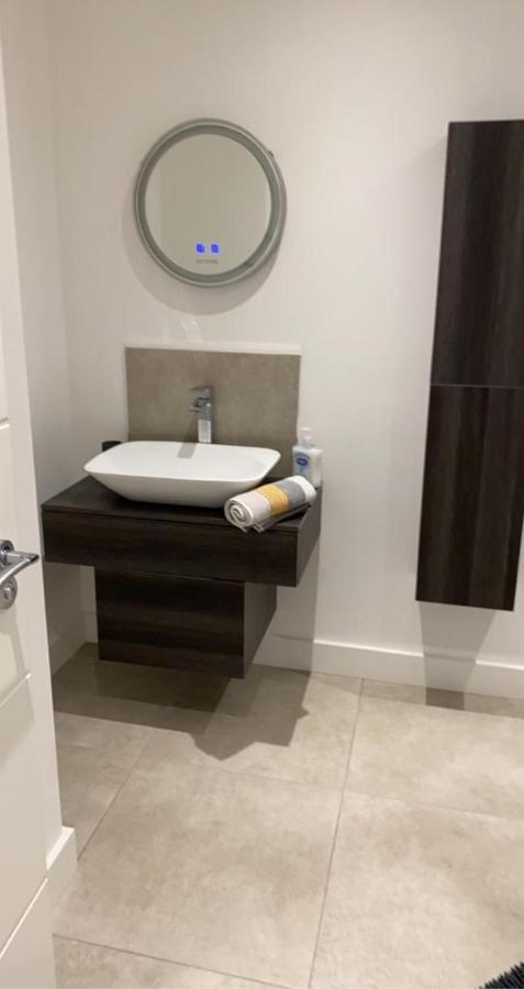 Sleeps 6 Centre Of Portrush, Main Street, Coastal Links 12 Apartment