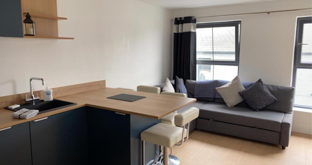 Sleeps 6 Centre Of Portrush, Main Street, Coastal Links 12 *